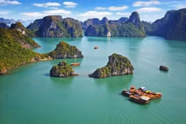 Truyền thông quốc tế giới thiệu trải nghiệm Vịnh Hạ Long bằng trực thăng