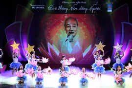 “Quà tháng Năm dâng Người”