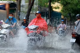 Miền Bắc có mưa dông, chấm dứt nắng nóng từ hôm nay