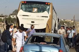 Ai Cập: Đánh bom nhằm vào xe bus của du khách
