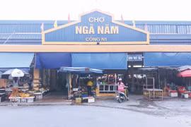 UBND Thị xã Ngã Năm vận động người dân di dời về chợ mới