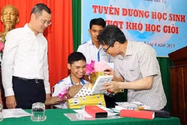 Phó Thủ tướng Vũ Đức Đam thăm cơ sở giáo dục, trung tâm hành chính và bệnh viện tại Phú Yên