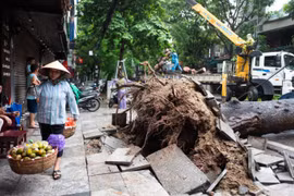 Hà Nội: Nhiều tuyến đường ngập úng cục bộ sau mưa lớn