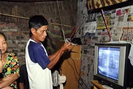 Hỗ trợ thông tin, tuyên truyền cho hộ nghèo, đồng bào dân tộc ít người