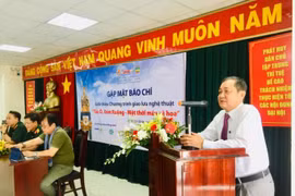 “Tàu Ô, xóm Ruộng - Một thời máu và hoa”