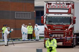 Thủ tướng yêu cầu xác minh vụ phát hiện 39 thi thể trong container ở Anh