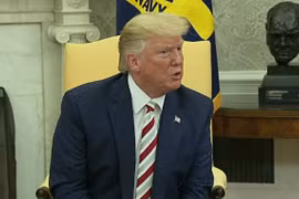 Trump đang cân nhắc chấm dứt cấp quyền công dân cho trẻ sinh ở Mỹ