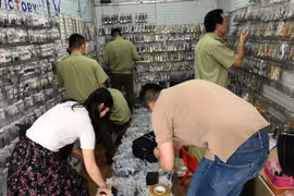 Thu giữ nhiều sản phẩm không rõ nguồn gốc từ chợ đầu mối Ninh Hiệp