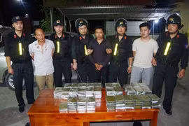 Bắt 5 đối tượng vận chuyển 120 bánh heroin từ Lào về