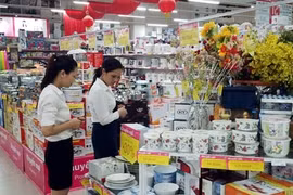 Hoạt động thương mại dịch vụ duy trì tăng trưởng khá