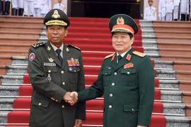 Đại tướng Ngô Xuân Lịch chủ trì Lễ đón Phó Thủ tướng, Bộ trưởng Bộ Quốc phòng Campuchia Tea Banh