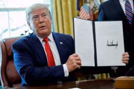 Trump áp lệnh trừng phạt lên các quan chức Iran