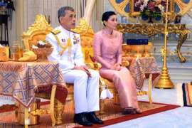 Nhà vua Thái Lan sắc phong nữ tướng làm hoàng hậu