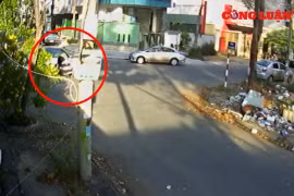 Video giao thông: Phóng nhanh qua ngã tư, người phụ nữ đâm thẳng vào ô tô