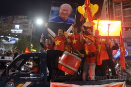 Người dân Cố đô Huế ra đường mừng chức vô địch SEA Games của đội tuyển U22 Việt Nam