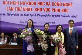 Phó Thủ tướng Vũ Đức Đam dự Hội nghị nữ khoa học và công nghệ lần thứ nhất