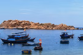 Chiến lược phát triển kinh tế biển duyên hải Nam Trung Bộ nên "đổi màu"