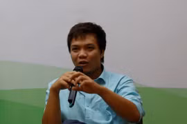Cấu một vảy vàng từ quá khứ của mình...