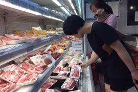 Giá thịt lợn tăng cao: Loay hoay giải pháp bình ổn