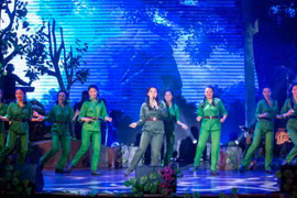 “Tình em 2” - Đưa nhạc đỏ đi qua thiên kiến!