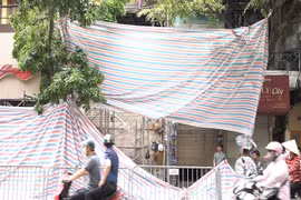 Hà Nội: Hiện trường vụ sập nhà trên phố Hàng Bông