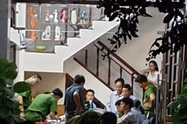 Thừa Thiên – Huế: Khám xét khẩn cấp trụ sở doanh nghiệp xây dựng, thu giữ nhiều tài liệu quan trọng