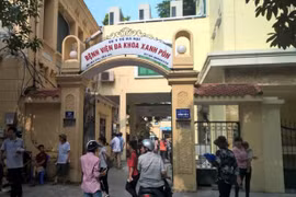 Bệnh viện đa khoa Xanh Pôn lên tiếng về việc cắt đôi que thử nhanh viêm gan B và HIV