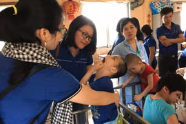 VinaPhone trao yêu thương nhận nụ cười