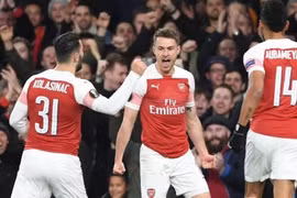 Thi đấu ấn tượng, Arsenal dễ dàng vượt qua Napoli