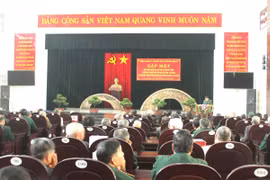 Thừa Thiên Huế tổ chức gặp mặt gần 200 đồng chí là AHLLVT và cán bộ cao cấp Quân đội nghỉ hưu.