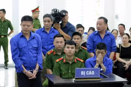 Luật sư bào chữa cho Hưng “kính” vắng mặt, Hội đồng xét xử tuyên bố hoãn phiên tòa