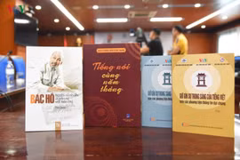 Ba cuốn sách - một tấm lòng yêu kính Bác!