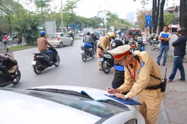 Hà Nội xử lý trên 300 nghìn trường hợp, tước gần 25 nghìn giấy phép lái xe vi phạm giao thông năm 2018
