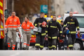 Paris: Một nhân viên cảnh sát sát hại 4 đồng nghiệp bằng dao