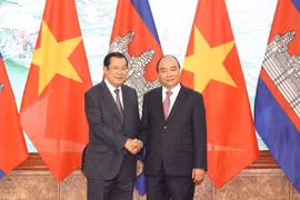 Thủ tướng Nguyễn Xuân Phúc chủ trì Lễ đón Thủ tướng Campuchia Samdech Techo Hun Sen
