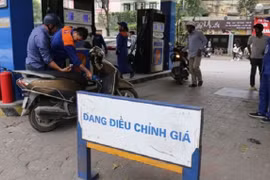 Xăng dầu không giảm giá sâu như dự đoán