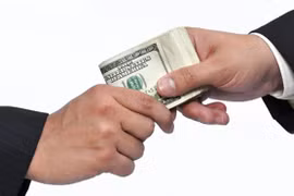 Bắt quả tang Phó Viện trưởng Viện KSND huyện Tân Châu nhận hối lộ hàng ngàn USD