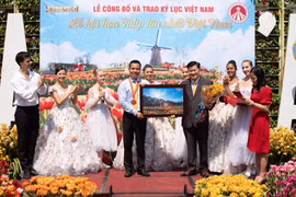 Guinness Việt Nam trao chứng nhận “Lễ hội hoa Tulip lớn nhất Việt Nam” cho Sun World Ba Na Hills
