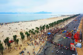 Vui chơi bất tận bên bờ biển Bãi Cháy với Sun Dance Festival