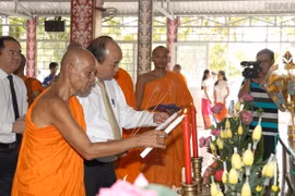 Thủ tướng Nguyễn Xuân Phúc thăm Học viện Phật giáo Nam tông Khmer