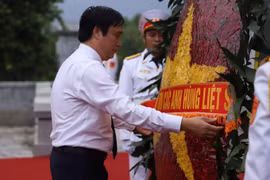 Phú Thọ: Dâng hương tưởng niệm các anh hùng liệt sỹ