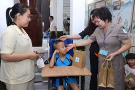 Khát vọng đẹp “Cùng chong chóng sắc màu lan tỏa yêu thương”