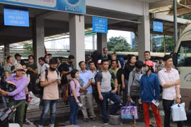Người dân hối hả rời Thủ dô về quê nghỉ Quốc khánh