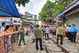 Nghiên cứu giải pháp lâu dài cho người dân tại phố cà phê đường tàu