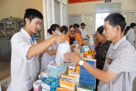 Bệnh viện TW Huế khám và cấp phát thuốc miễn phí tại xã Hải Vĩnh
