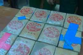 Thu giữ hàng chục bánh heroin có chữ Trung Quốc trôi dạt vào bờ biển Quảng Nam