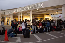 Hơn 200 người Venezuela vẫn kẹt ở biên giới Chile-Peru