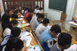 Hà Nội: Cấm giáo viên "kéo" học sinh về trung tâm mình dạy