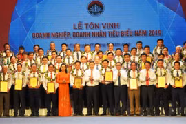 Hà Tĩnh: Tôn vinh 53 doanh nghiệp, doanh nhân tiêu biểu năm 2019