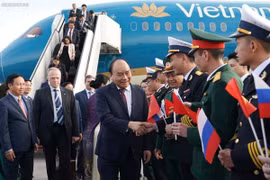 Thủ tướng đến Saint Petersburg, bắt đầu thăm chính thức LB Nga